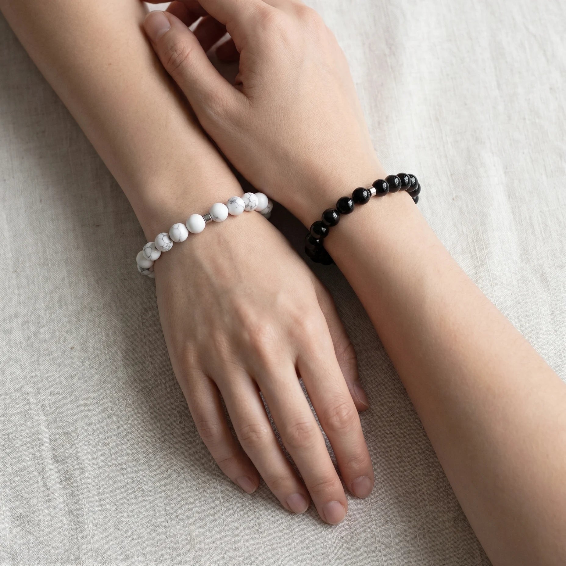 Bracelets Distance Howlite Agate - Porté au poignet