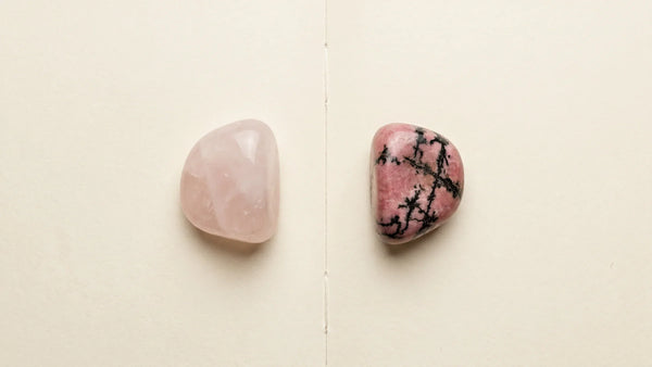 Quartz rose ou Rhodonite : laquelle choisir pour le cœur