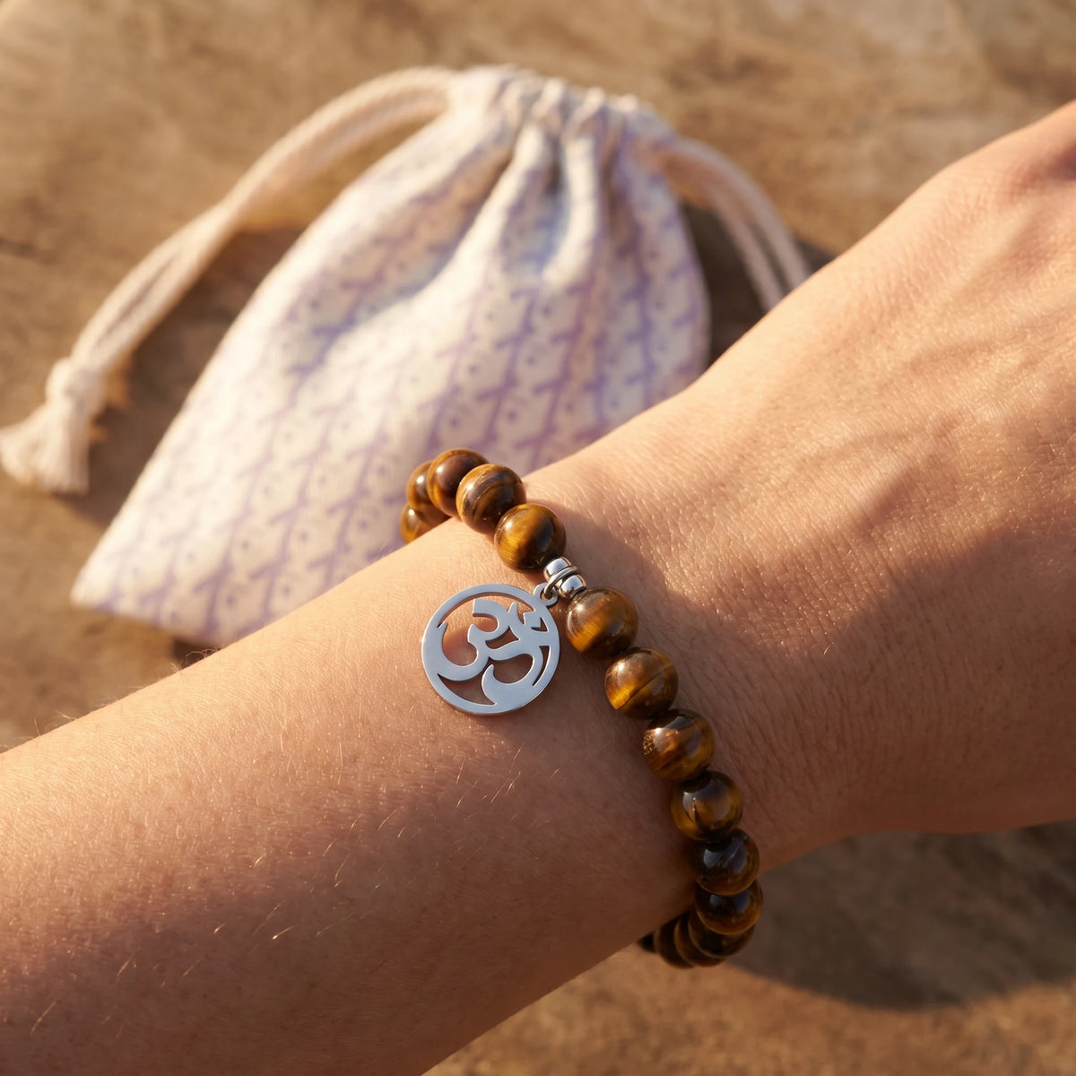 Bracelet en Oeil de Tigre "OM" - image 3