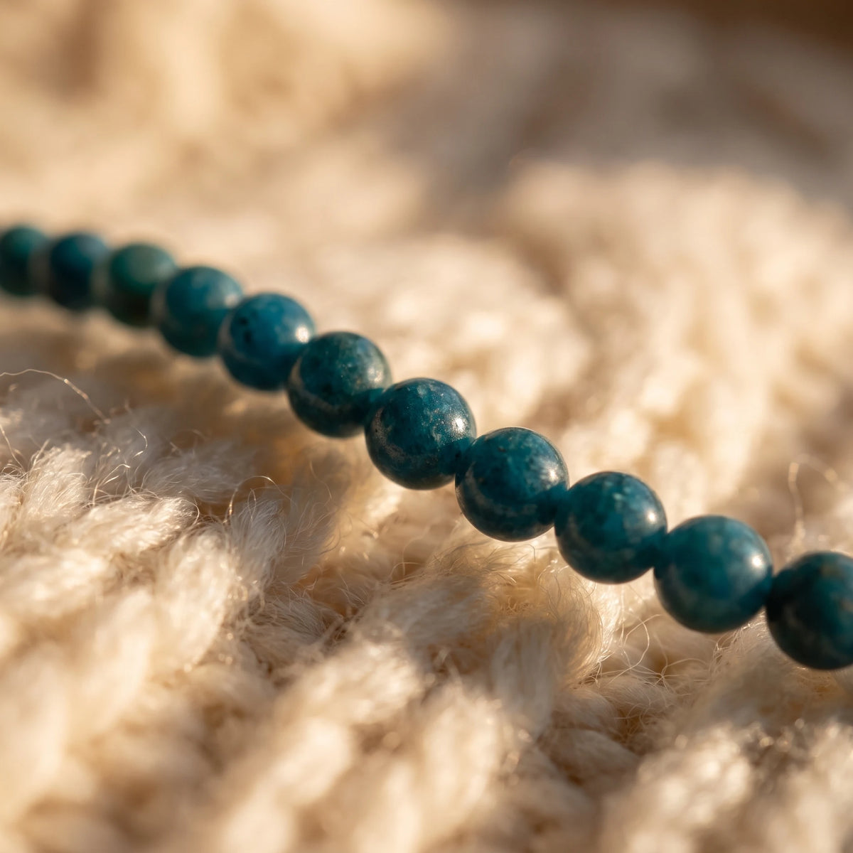 Mini Bracelet en Apatite Energie - macro dore - image 5