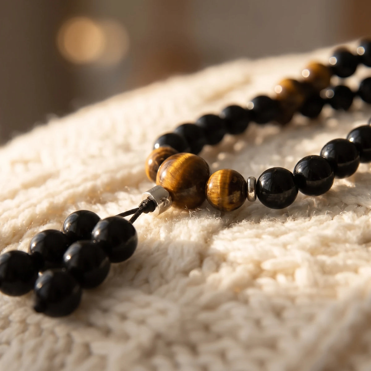 Mala Bouddhiste en Obsidienne et Oeil de Tigre - macro dore - image 5