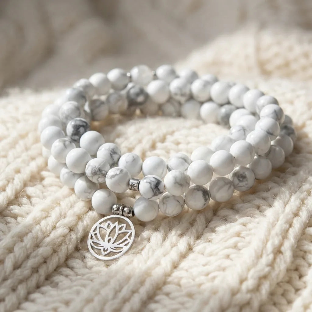Mala Lotus en Howlite