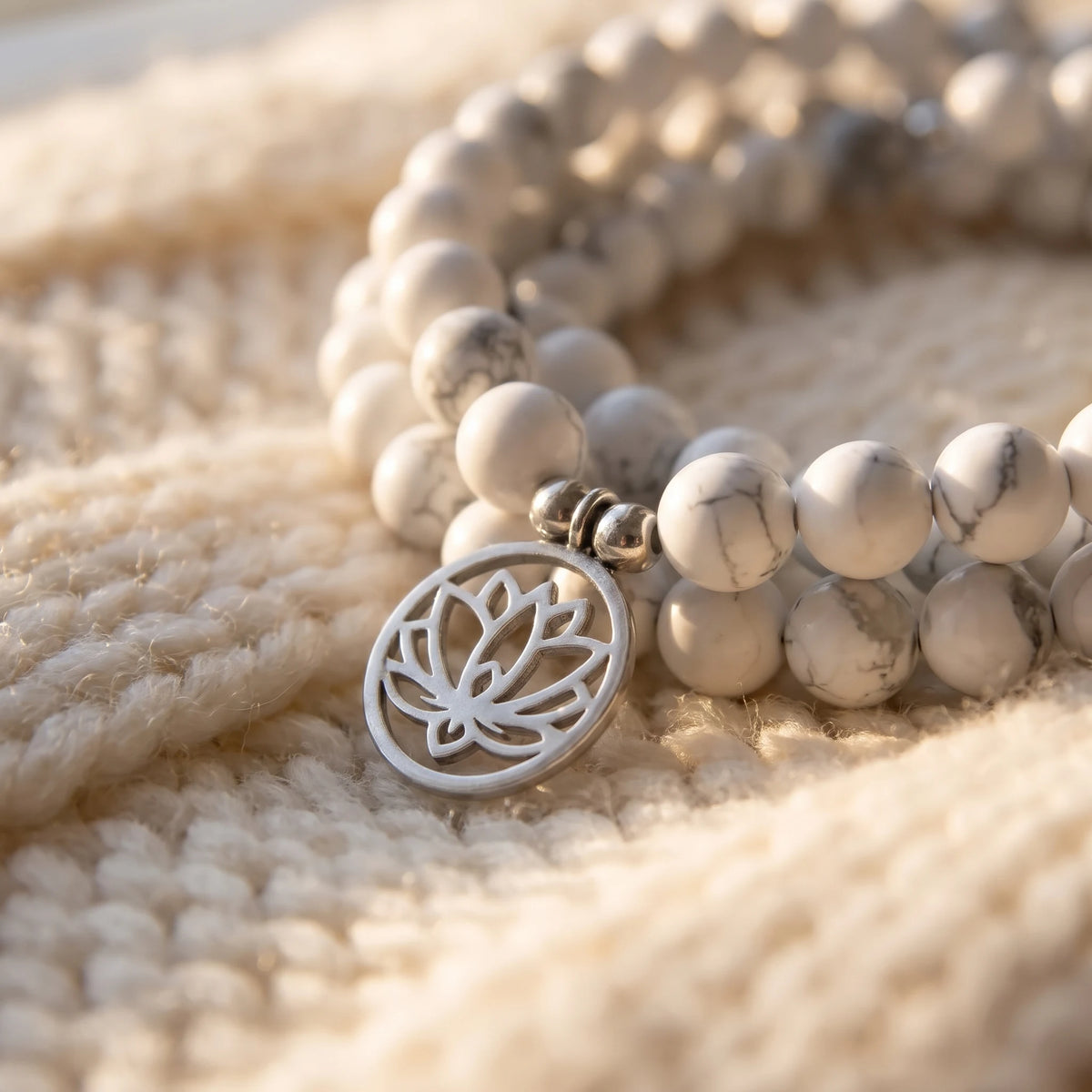 Mala Lotus 108 perles en Howlite - macro dore - image 5