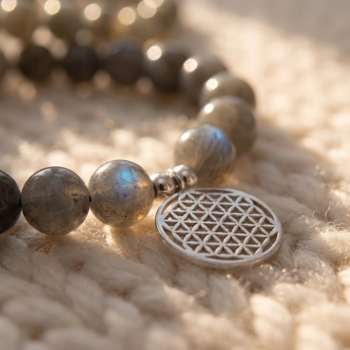Mala Miroir Emotionnel en Labradorite - macro dore - image 5