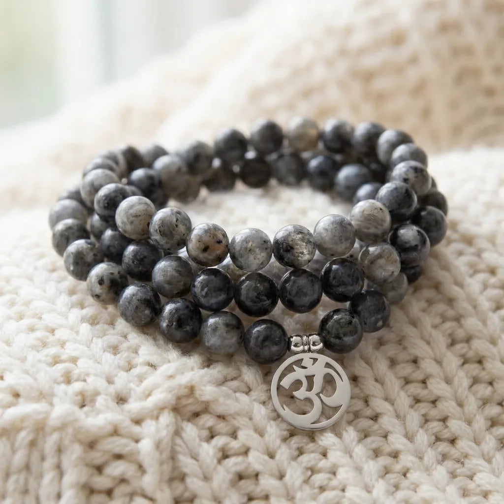 Mala Om en Labradorite Grise