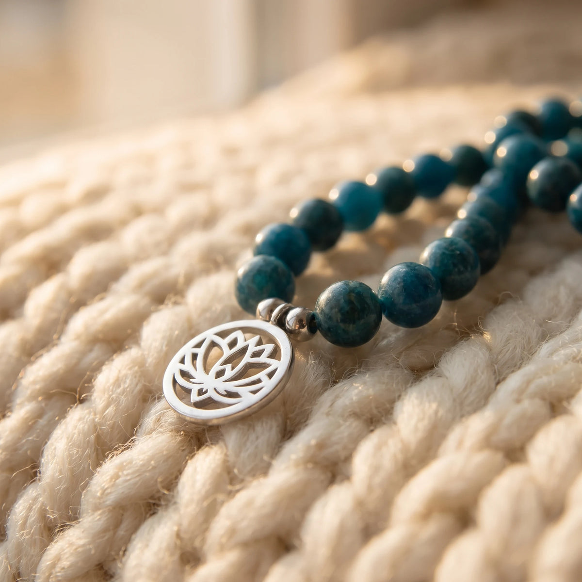 Mala Revelation 108 perles en Apatite - macro dore - image 5