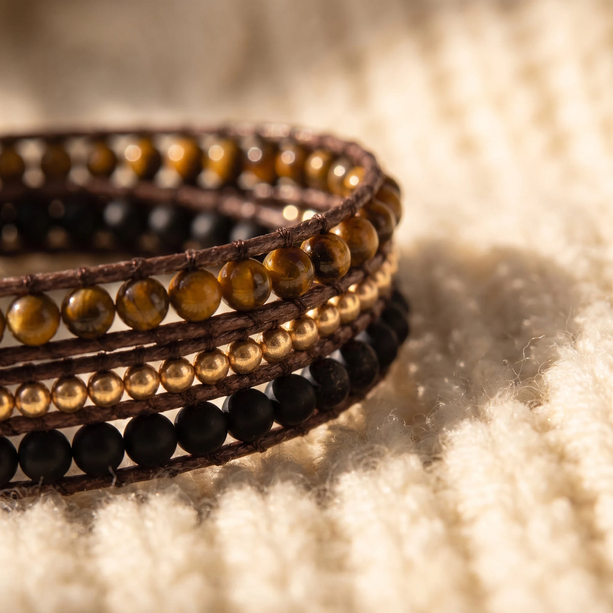 Bracelet Wrap Confiance en soi en Oeil de Tigre et Onyx Noir - macro dore - image 5