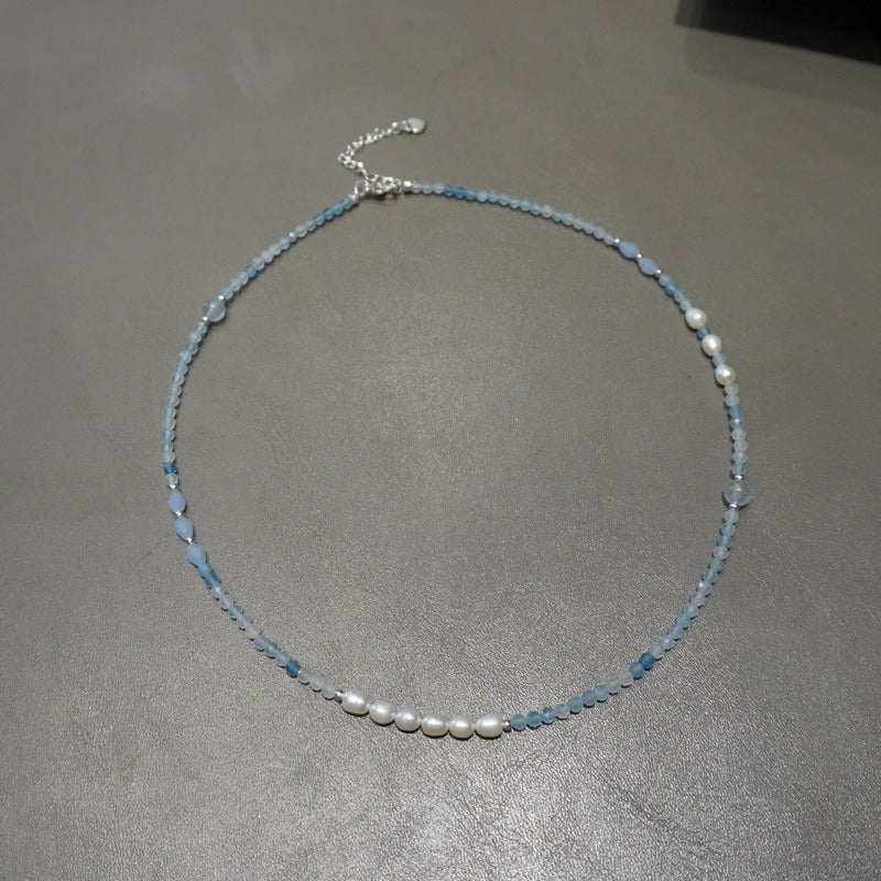 Collier Douceur de la Mer en aigue-marine et perles d'eau douce, vue à plat