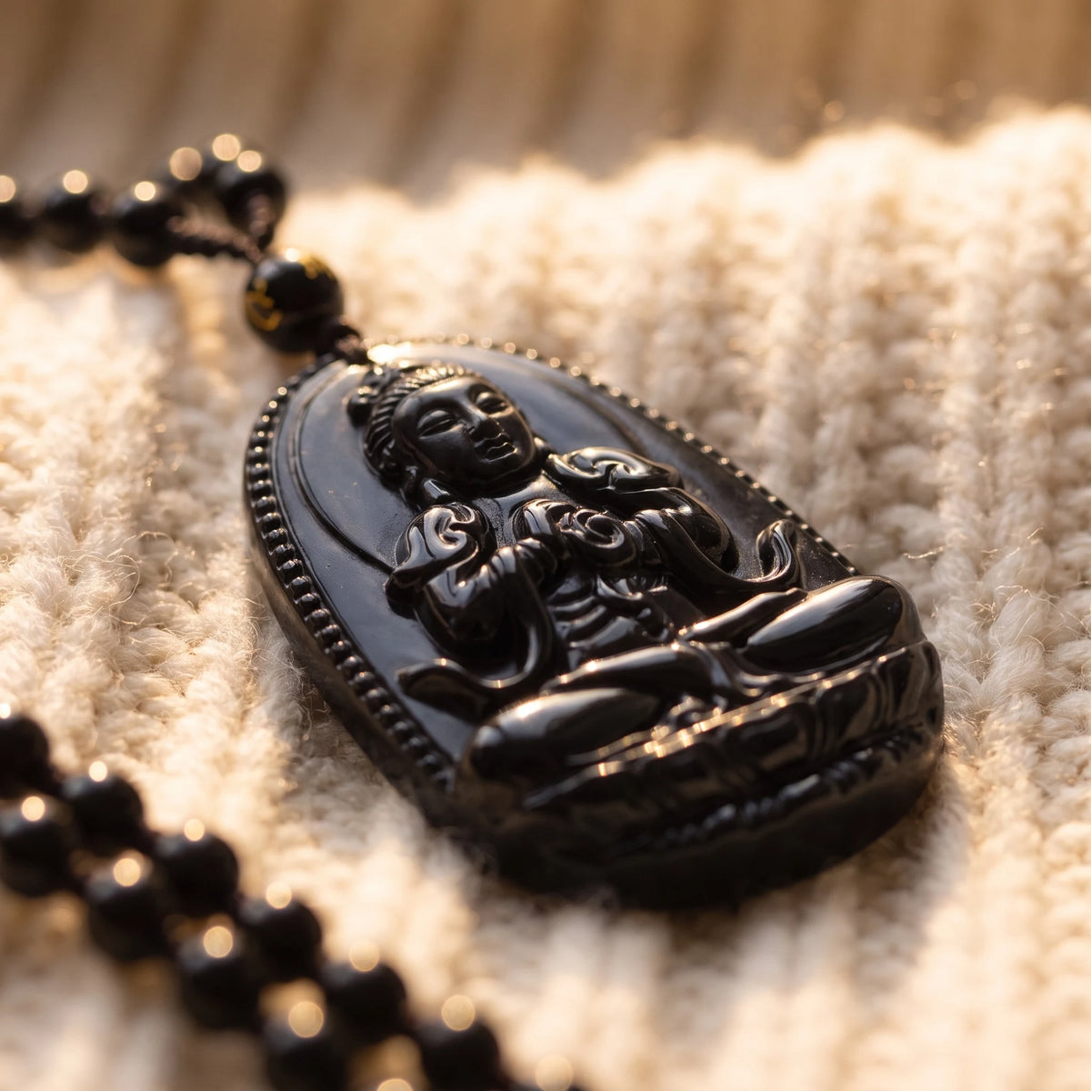 Collier Pendentif Bouddha Vitalite en Obsidienne Noire - macro dore - image 5