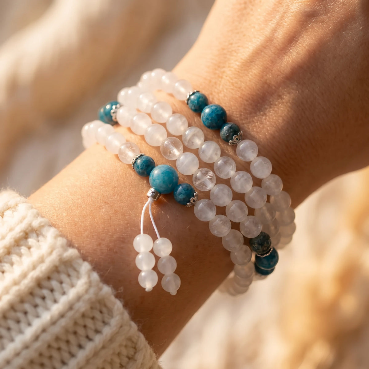 Mala Guan Yin en Pierre de Lune et Apatite Bleue - image 3