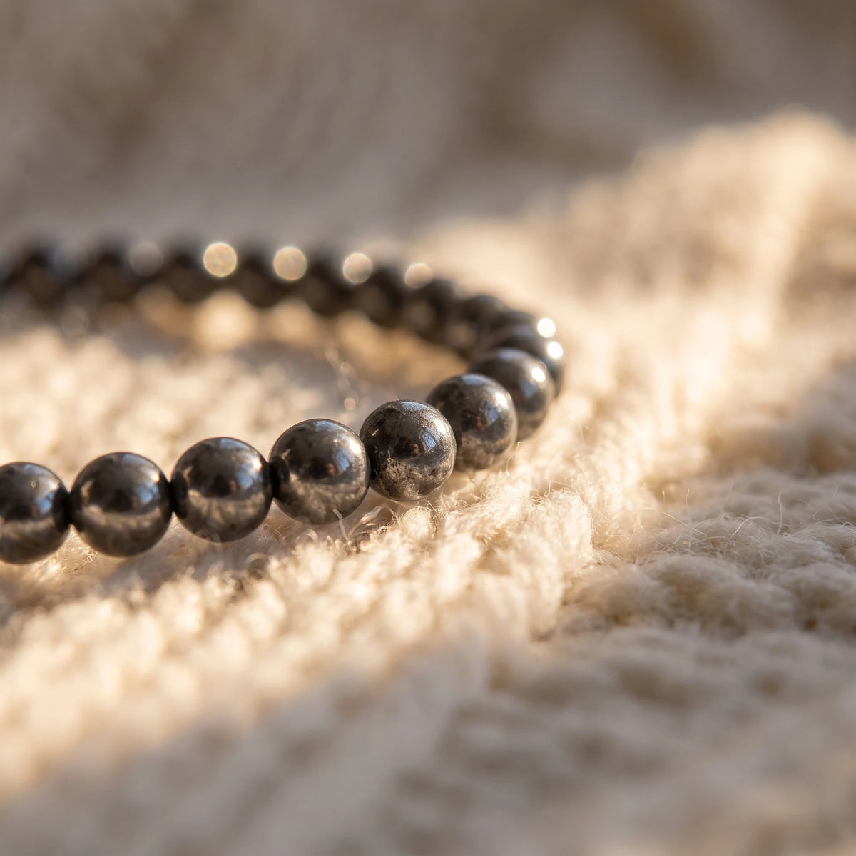 Mini Bracelet en Hematite Energie - macro dore - image 5