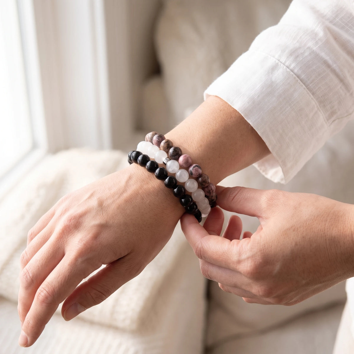 triple-bracelet-confiance-en-lamour-en-quartz-rose-rhodonite-et-onyx