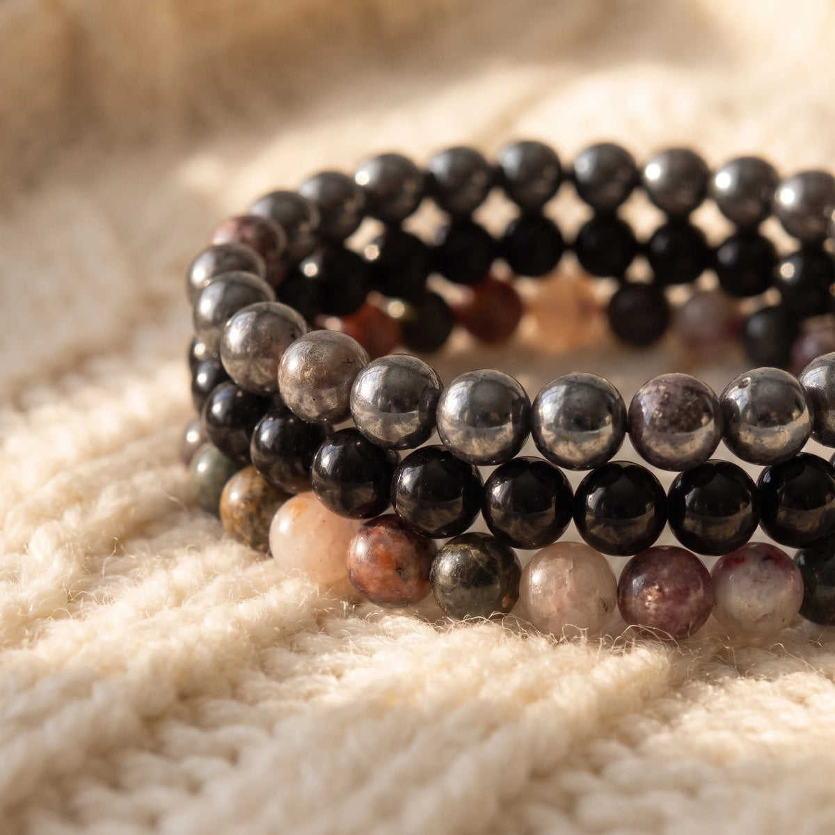 Triple Bracelets Energie Securite - macro dore - image 5