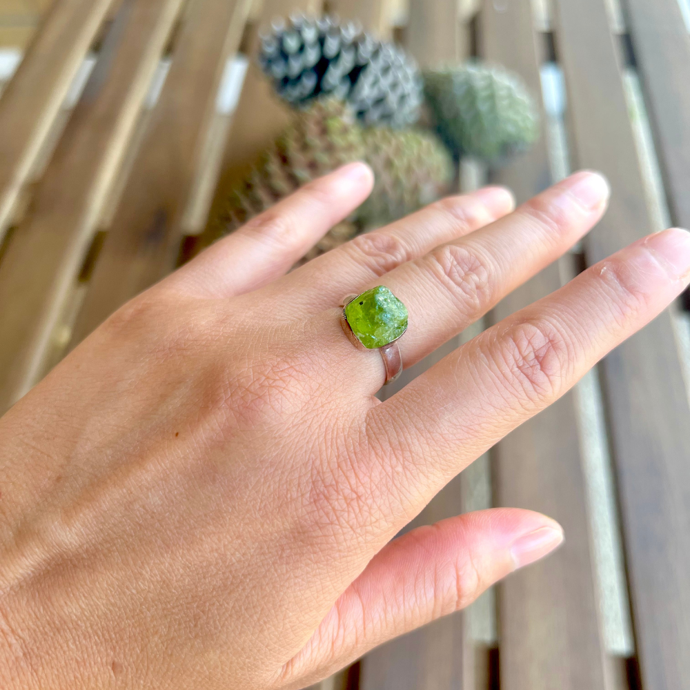 Bague en Peridot Puissance Celeste et Argent 925 Karma Yoga Shop