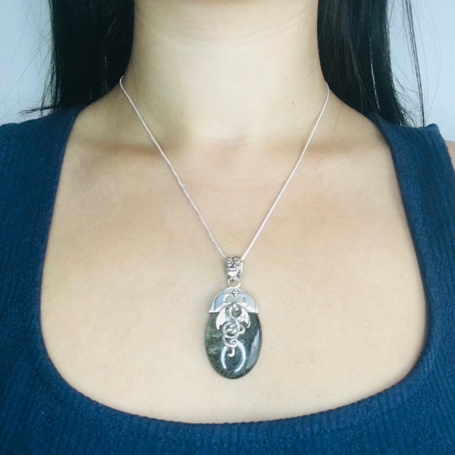 Collier et pendentif dragon "Amulette de Courage" en Obsidienne Noire et Argent 925 - Karma Yoga Shop