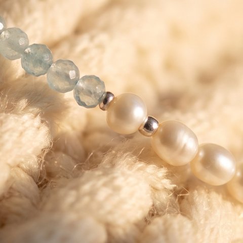 Aigue-marine véritable, macro sur les perles